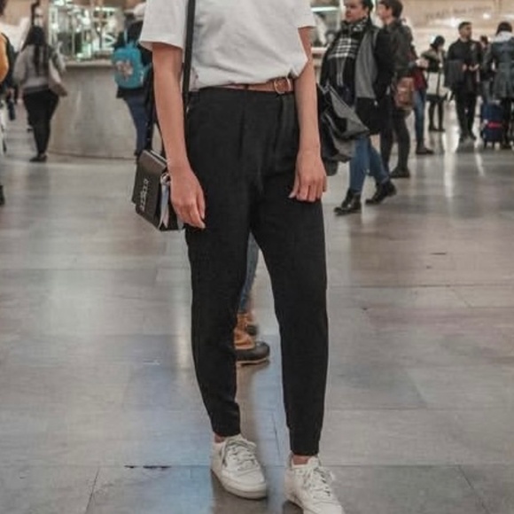 Uniqlo women black EZY Tucked ankle trousers - Picture 4 of 10